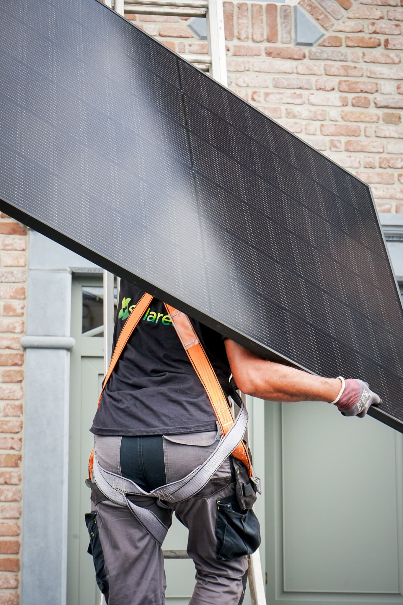 Afbeelding van duurzame carports met zonnepanelen 